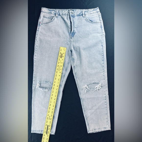 Wild Fable Super High-Rise Mom Jeans β Distressed Light Wash β Size 18 - Picture 7 of 14